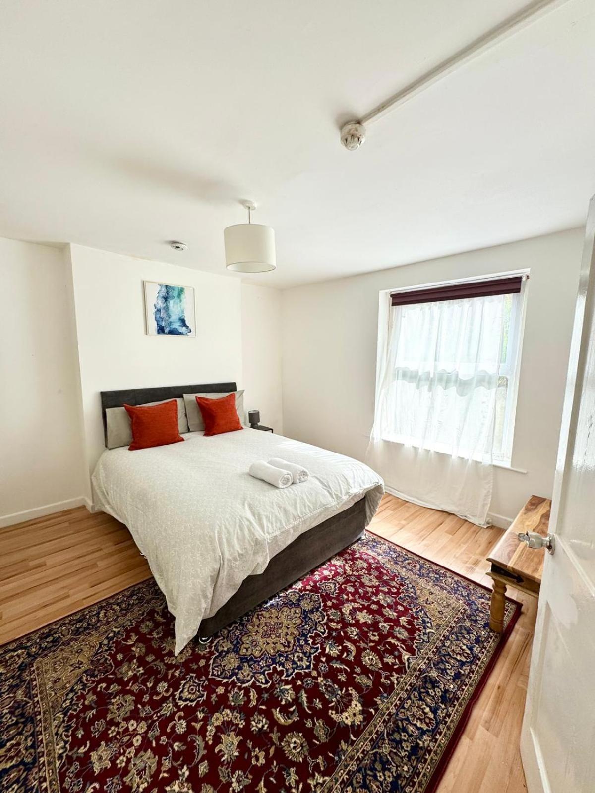 Spacious Near City Centre Bristol